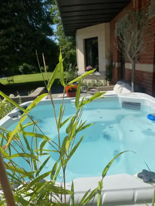 Jacuzzi de la Villa Confiturerie Jacuzzi de la Villa Confiturerie